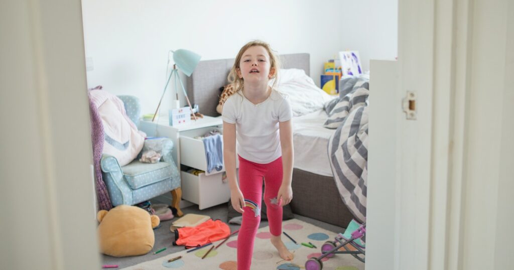 Comment dépêcher un enfant lent qui n'arrête pas de flâner