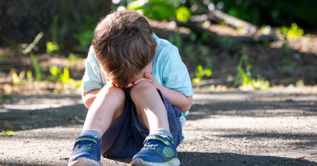 Fessée contre prise : Discipline physique pour les enfants