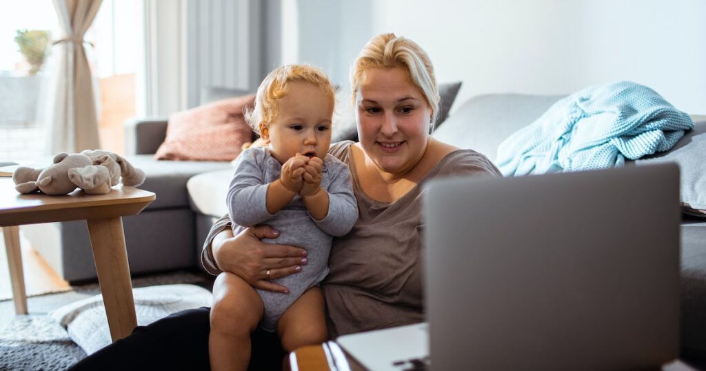 Les vidéos d'apprentissage pour bébé ne profitent pas au cerveau de votre bébé