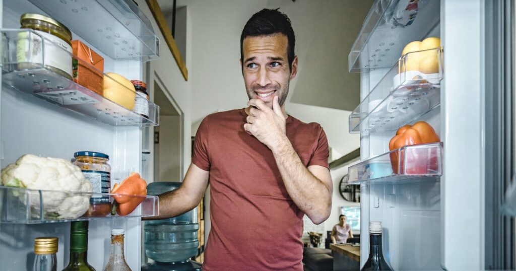 Mon mari est un homme bon.  À la maison, il agit comme un stagiaire désemparé.
