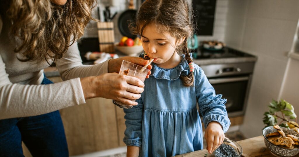 6 mythes sur les shakes protéinés pour les enfants, selon les nutritionnistes