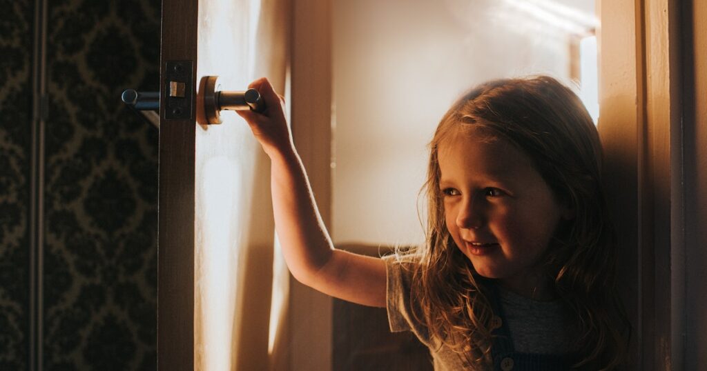 Les effets d'enfermer un enfant dans sa chambre la nuit