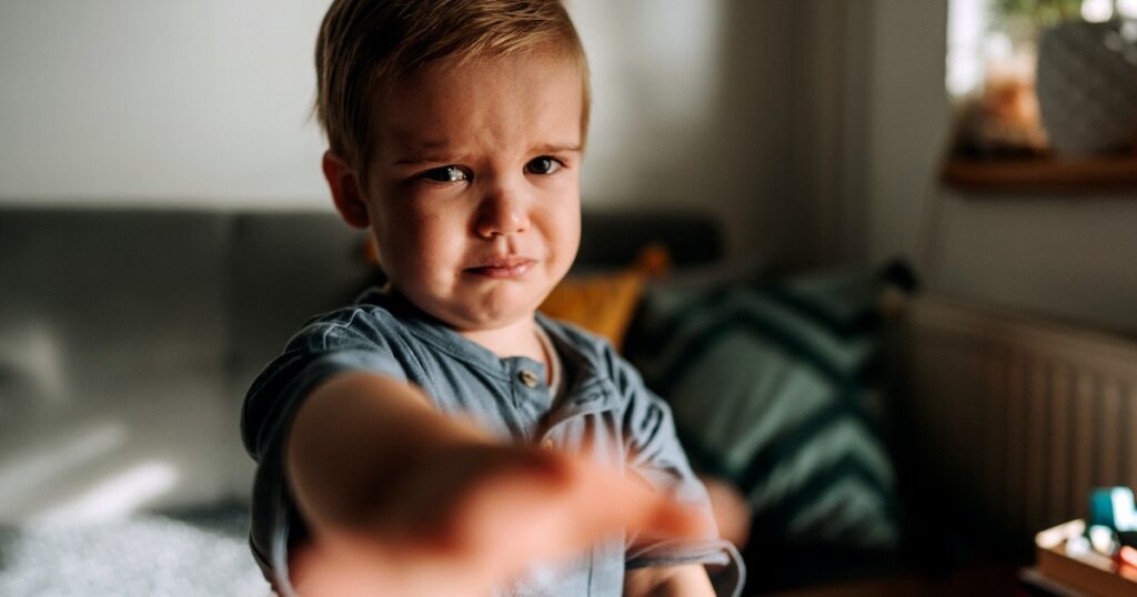 7 signes que votre enfant a besoin de plus de discipline - et comment commencer