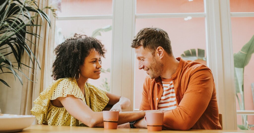 Comment flirter avec votre femme comme si vous étiez toujours en couple