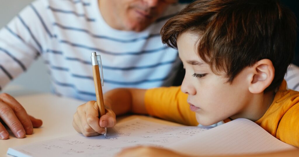 J'ai été parent comme un père "tigre" chinois et mes enfants font des corvées maintenant