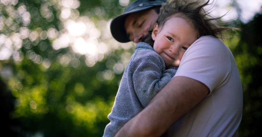 Les parents qui élèvent des enfants humbles font ces 5 choses