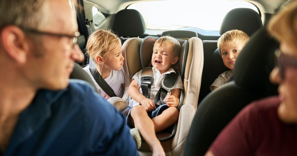 5 astuces pour mettre un tout-petit peu coopératif dans son siège auto