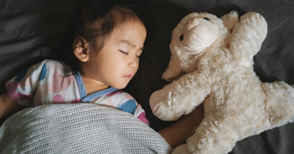 Comment faire passer un tout-petit qui dort dans son propre lit
