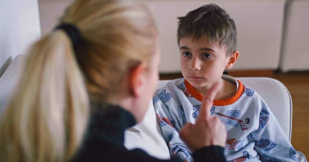 Des signes subtils que vous êtes un parent hostile, selon un psychologue
