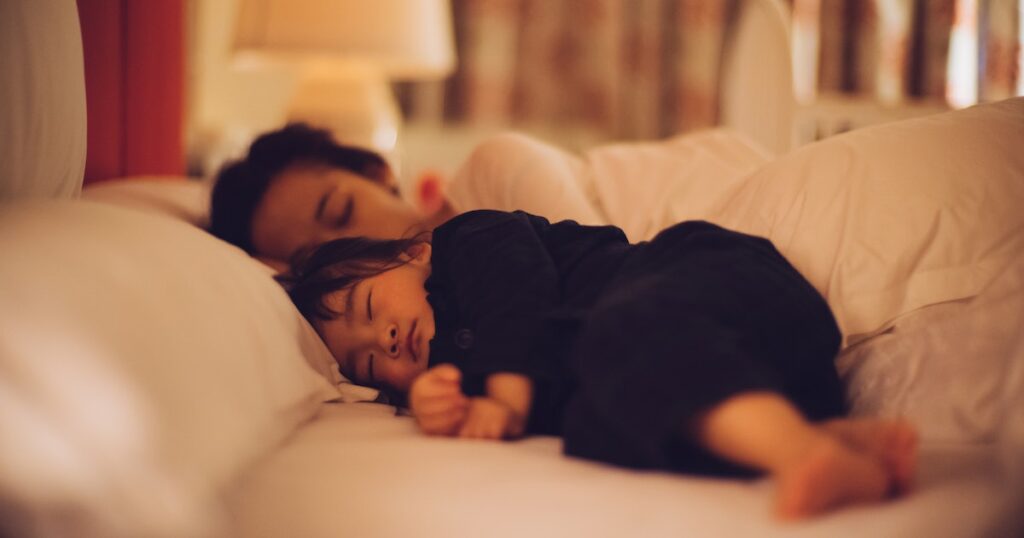 Ignorez ces 5 mythes sur le co-sommeil et dormez mieux la nuit