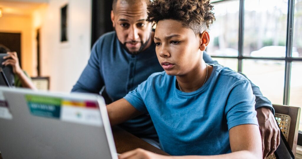 La science suggère que les parents poussent trop loin la parentalité