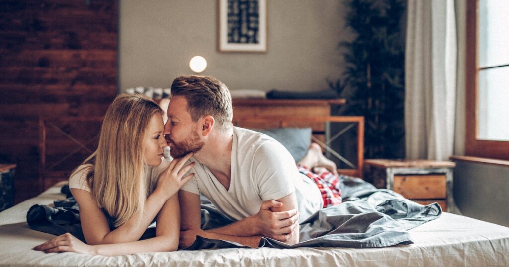 Les meilleures positions sexuelles pour vous aider à durer plus longtemps au lit