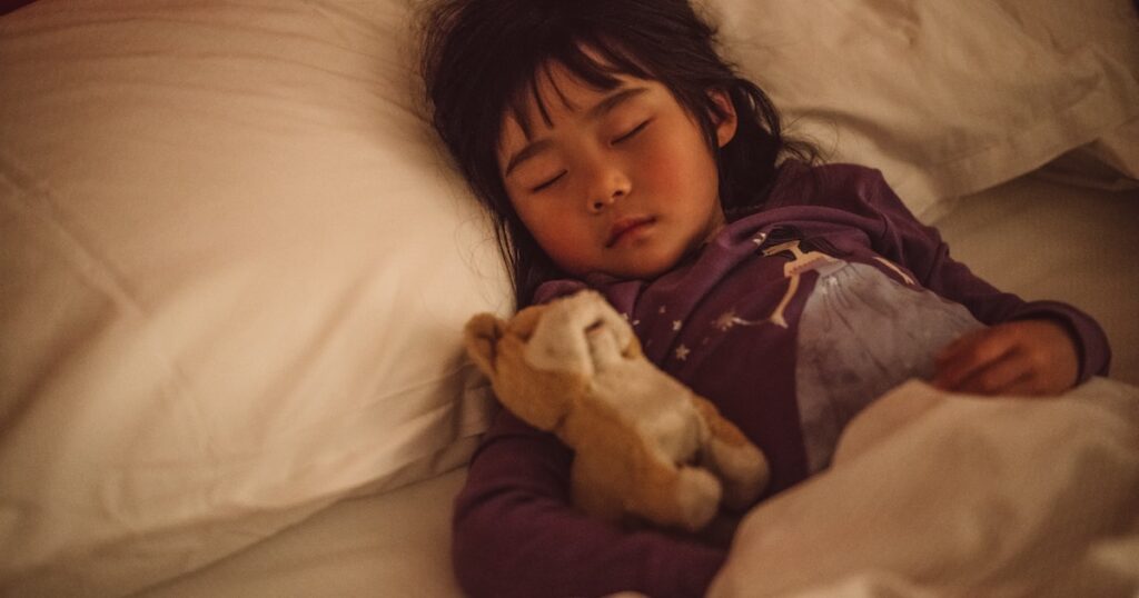 Mettez votre enfant au lit rapidement grâce à la relaxation musculaire progressive pour les enfants