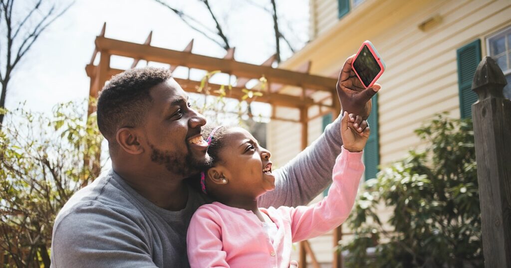 Pourquoi les parents devraient réfléchir à deux fois avant de publier des photos de leurs enfants