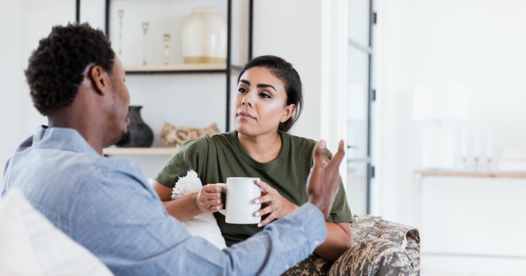 6 erreurs courantes que les couples font lorsqu'ils se battent - et comment les corriger