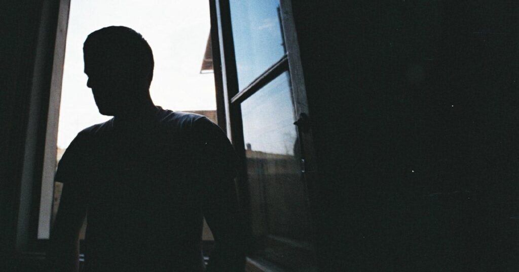 Ce que j'ai ressenti après avoir trompé mon conjoint : 5 hommes m'expliquent