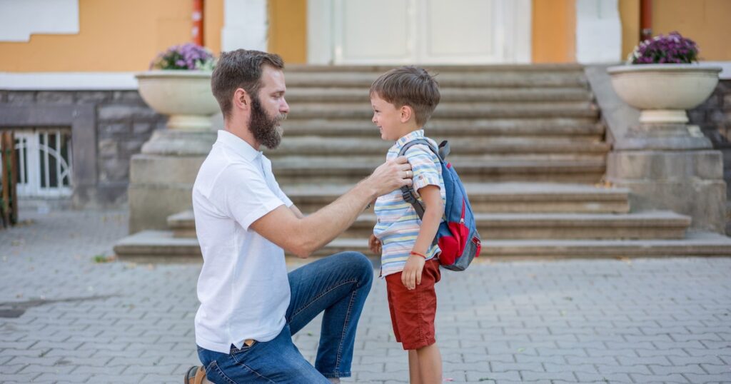 Comment décider si un bébé d'été est prêt pour la maternelle