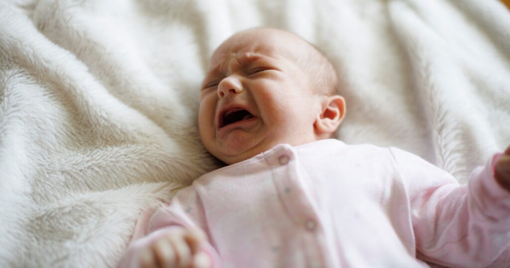 Comment savoir si votre bébé a trop chaud et comment le rafraîchir