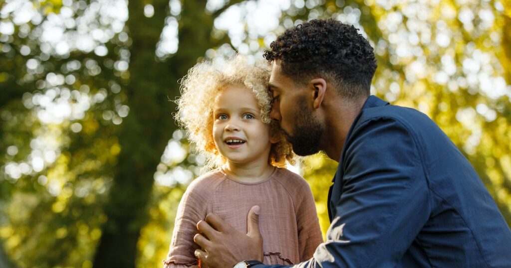 Ce que je suis heureux d'avoir dit à mes enfants quand ils étaient petits, selon 11 papas