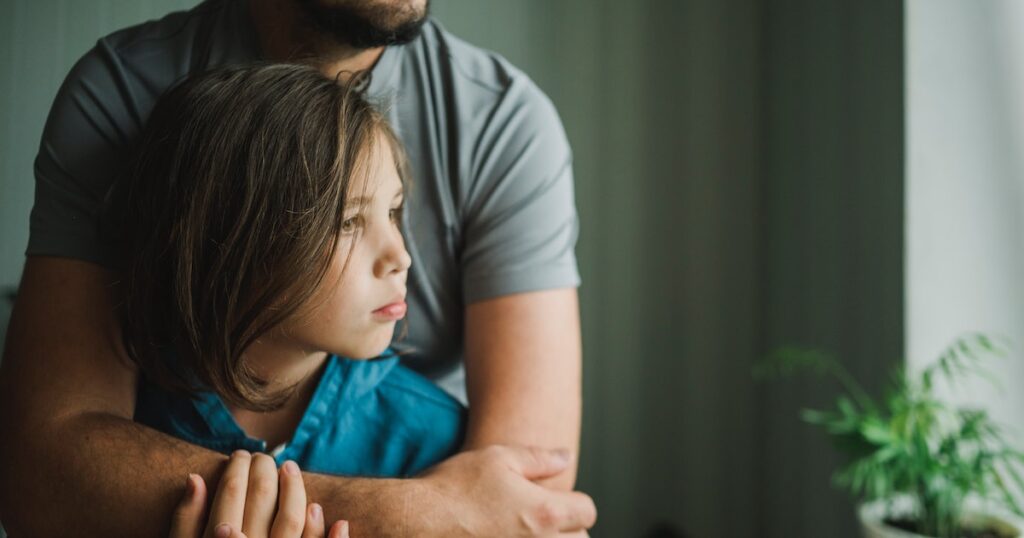 Comment parler de guerre aux enfants selon le Dr Becky