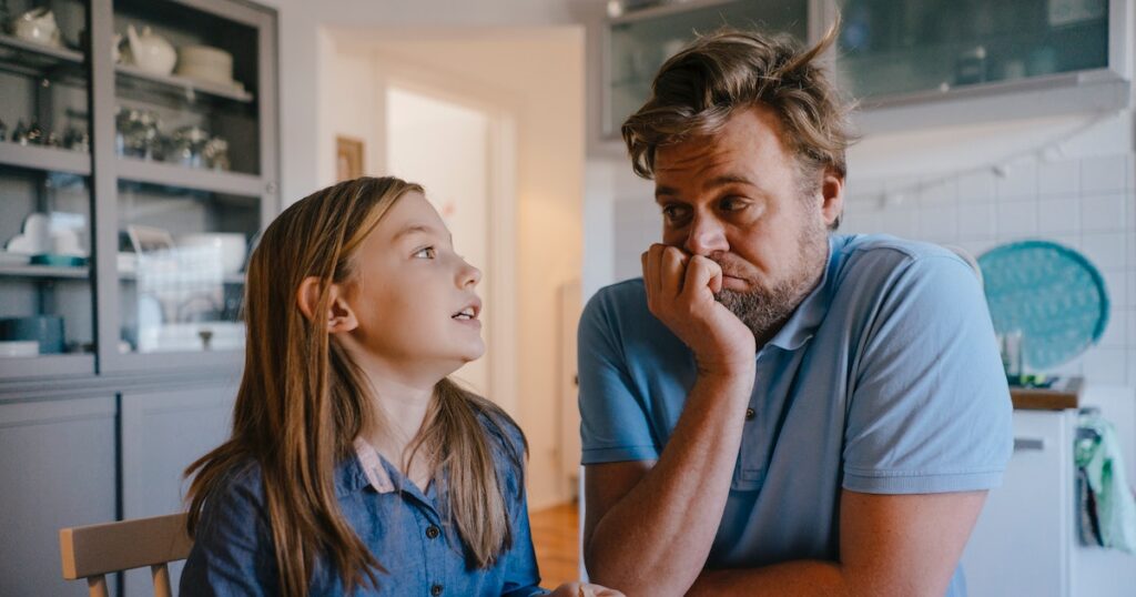 Les parents ne veulent pas devenir parents en hélicoptère.  Ils le font quand même.