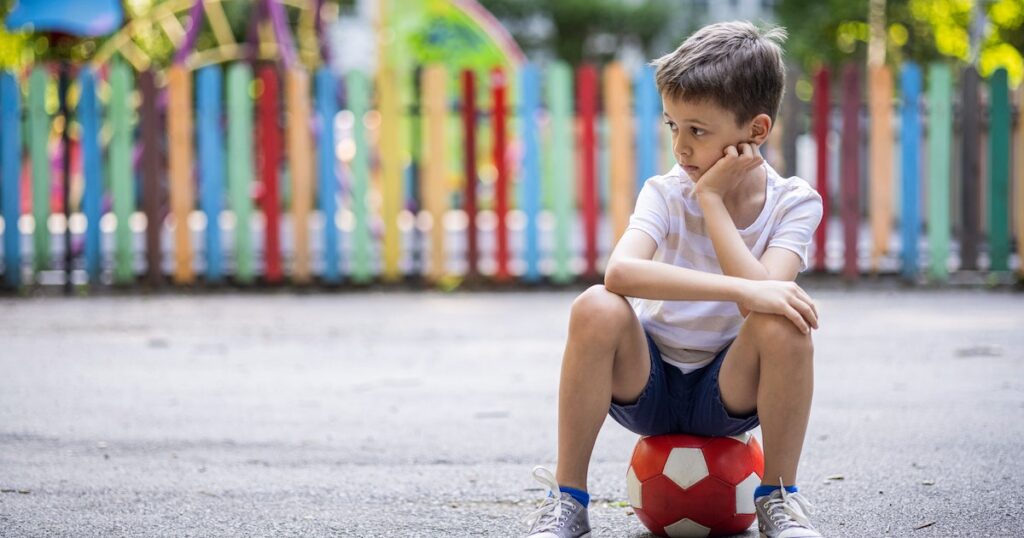 Les enfants abandonnent en masse les sports pour les jeunes – et nous savons enfin pourquoi