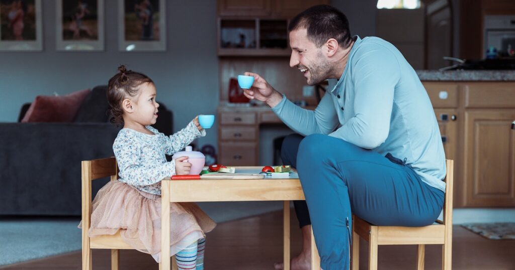 L'importance de l'implication de papa est incontestable.  Un nouveau rapport le confirme.