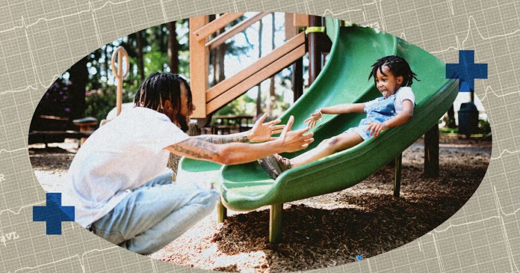 Prendre des risques aide les enfants à apprendre, mais ils jouent trop prudemment lorsque leurs parents font cela