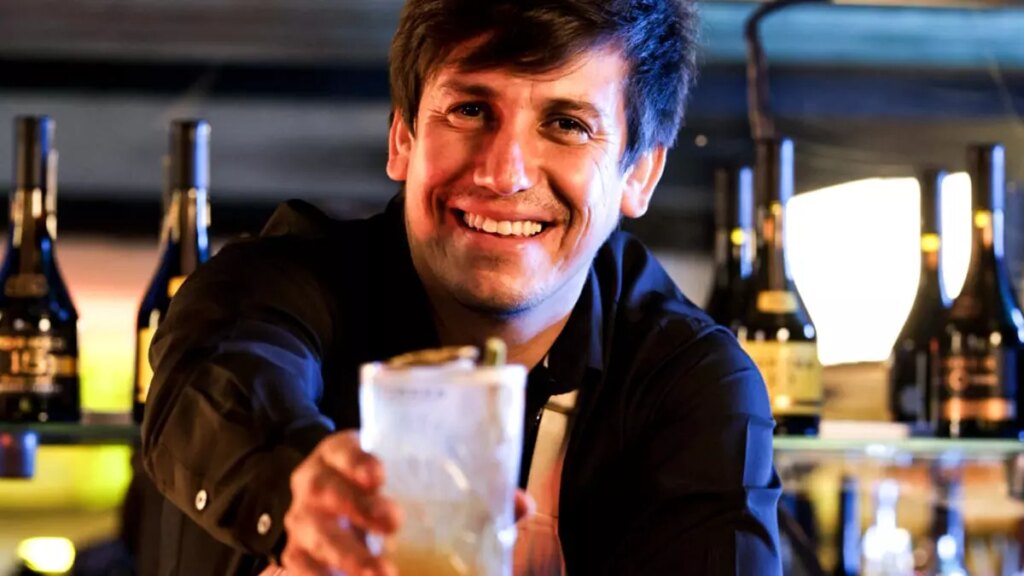Le mixologue Beto del Toro remporte le Torres Brandy Zero Challenge 2024
