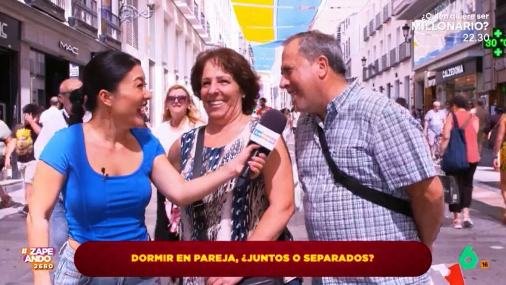 Jiaping entrevistando a los españoles para Zapeando.