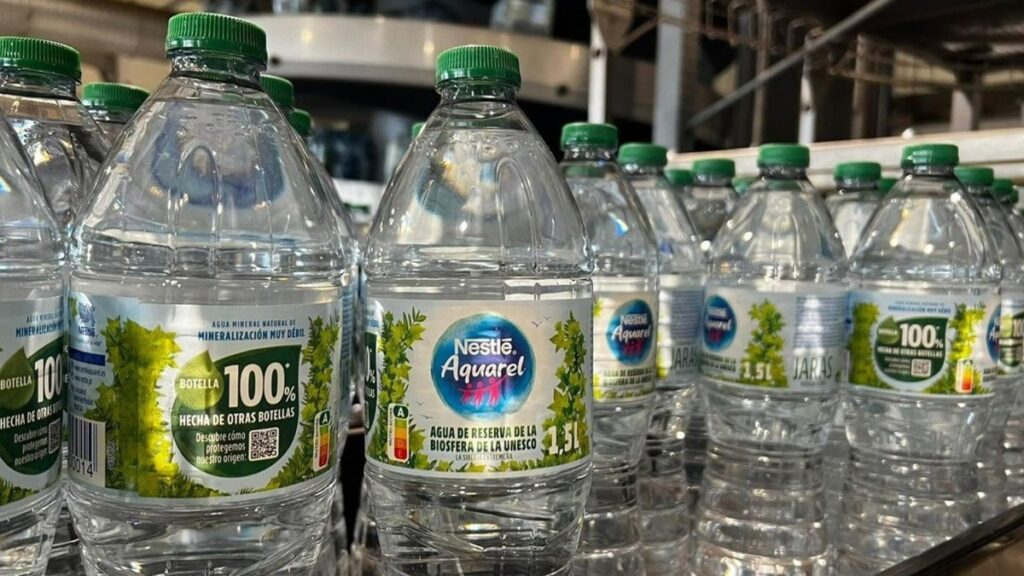 Ils inventent cette astuce pour dire au revoir aux nouveaux bouchons de bouteilles en plastique