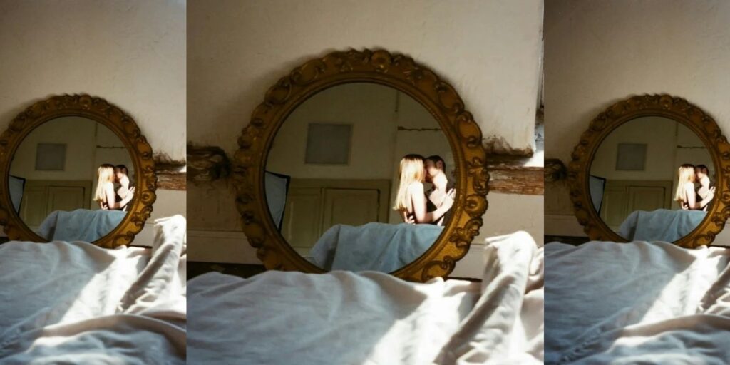 Mon mari et moi avons eu du sexe miroir - ces détails sales vous convaincront de l'essayer vous-même