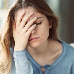 Les adolescents dorment moins bien que jamais – ne blâmez pas seulement les téléphones