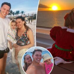 Papa élève sa petite fille sur un bateau de croisière de luxe