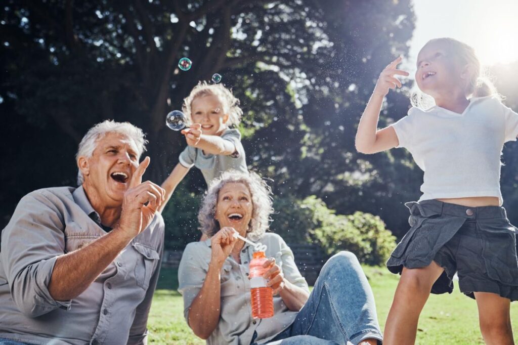 Grand-mère suscite un débat féroce sur l'implication des grands-parents