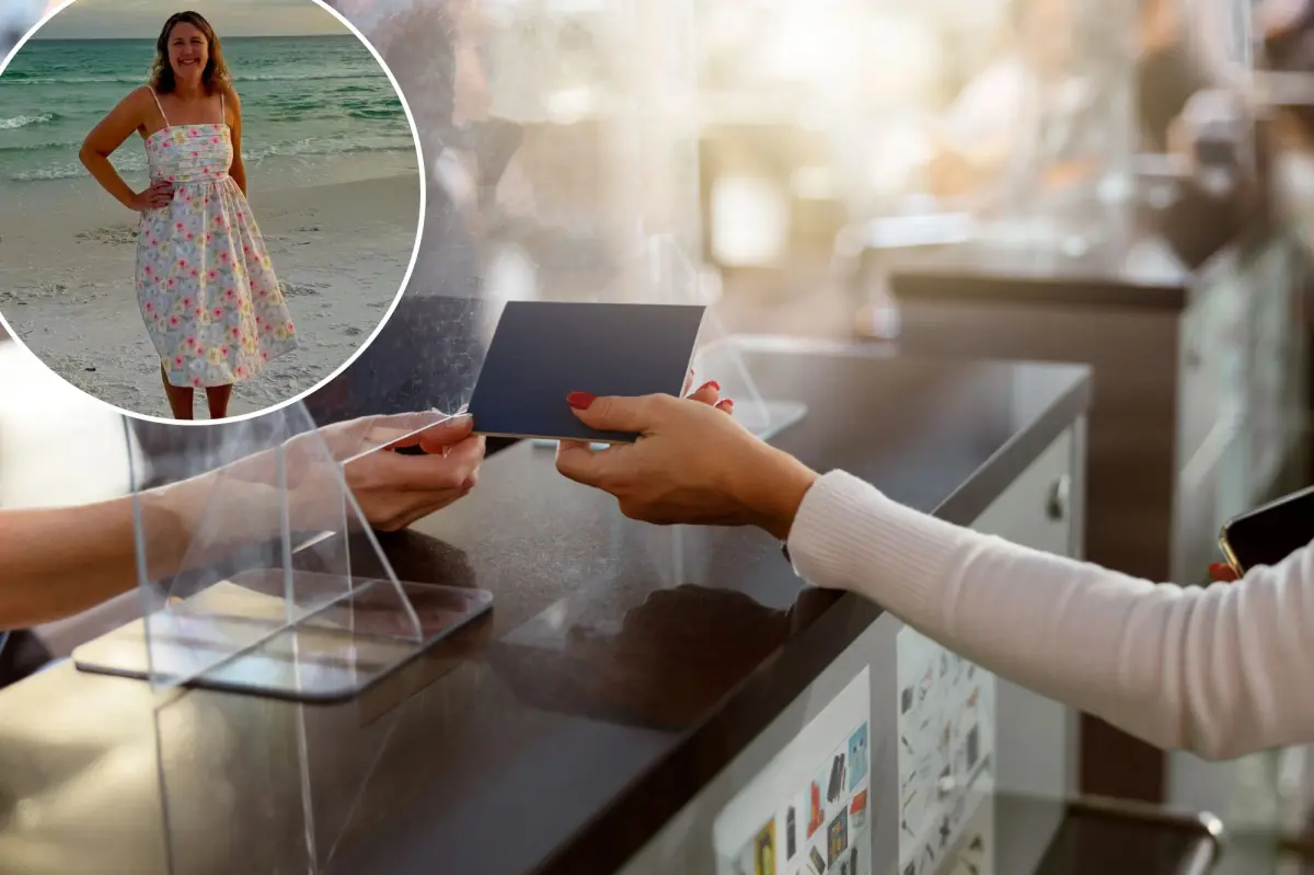 Une maman baby-boomer abandonne sa fille qui a oublié son passeport pour ses vacances sur l'île