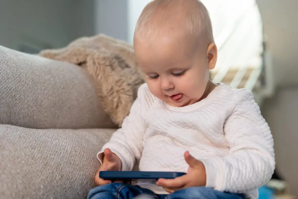 Le temps passé devant un écran pour les jeunes enfants nuira à leur capacité à apprendre plus tard