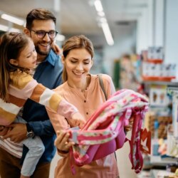 Les États bénéficiant de congés hors taxes peuvent économiser jusqu&rsquo;à 2 500 $ sur les fournitures scolaires