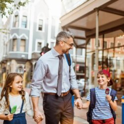 Les parents disent qu&rsquo;ils manquent des moments « significatifs » avec leurs enfants en raison du manque de prise de force : enquête