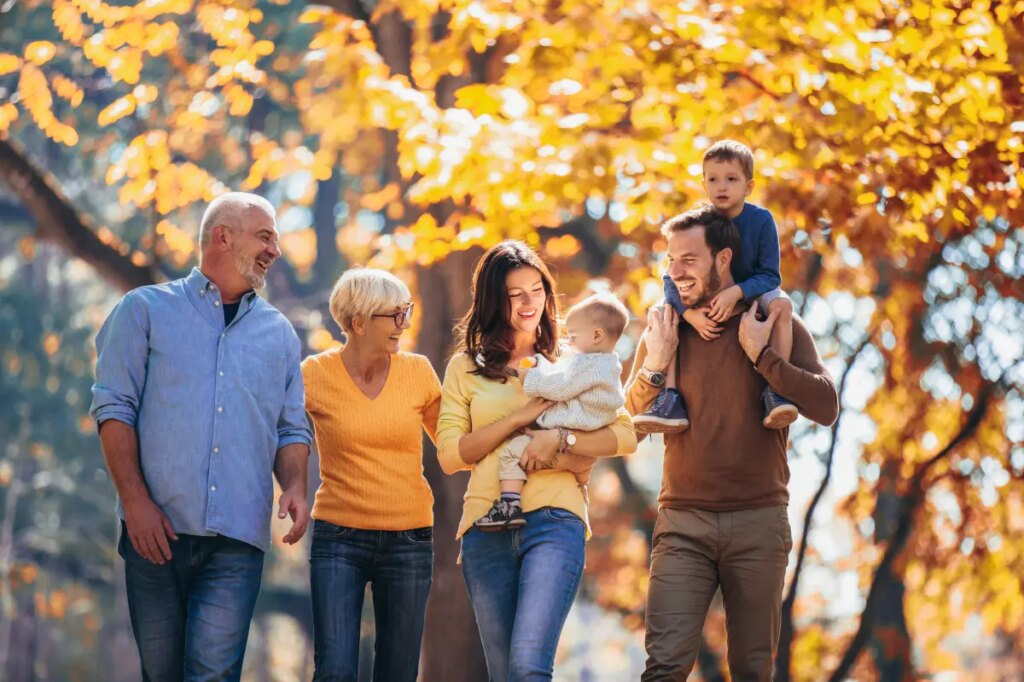 Les parents affirment qu'élever des enfants nécessite un groupe de soutien plus large qu'il y a une génération : nouvelle enquête