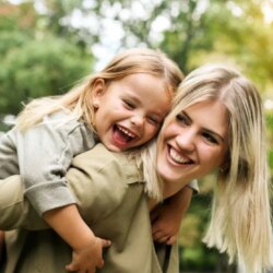 AAA Recherche désespérément une nounou, éventuellement au service complet des enfants (vacances aux Maldives, incluses)