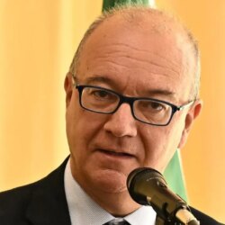 Les devoirs, le retour du journal à l&rsquo;école : ce qu&rsquo;a dit le ministre Valditara