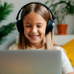 L&rsquo;anglais à l&rsquo;école et à l&rsquo;extérieur : la langue grandit avec votre enfant. Parce que l&rsquo;étudier ne suffit plus