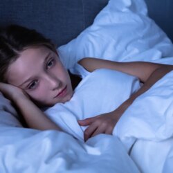 Erreur majeure au coucher qui perturbe le sommeil des adolescents
